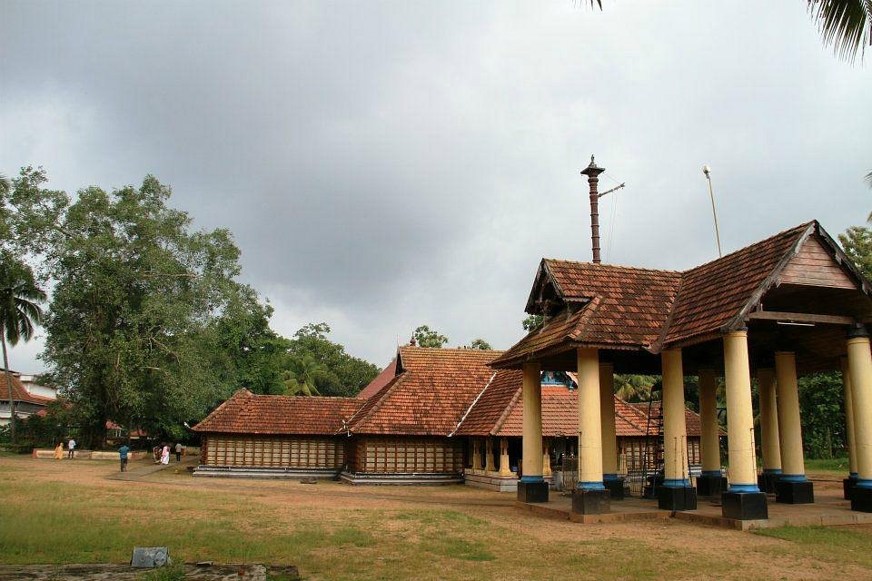 THRIKKAKARA VAMANAMOORTHY TEMPLE, TEMPLE,  service in , 