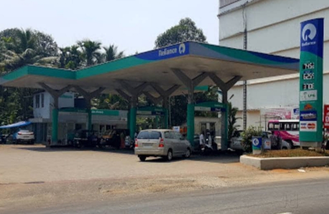 Illathu Fuels  Reliance, PETROL PUMP,  service in Arunapuram, Kottayam