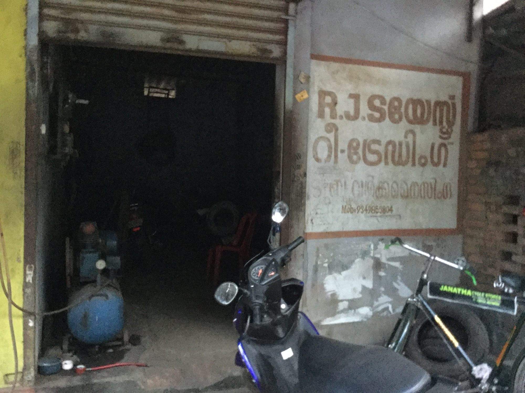 RJ Tyres, TYRE & PUNCTURE SHOP,  service in Ambalapuzha, Alappuzha