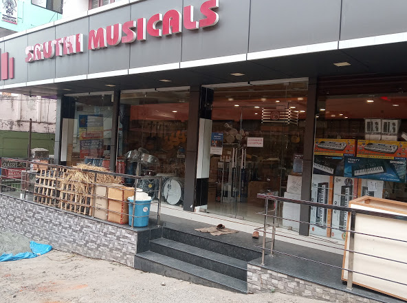 SRUTHI MUSICALS, MUSICAL INSTRUMENTS,  service in Thirunakkara, Kottayam