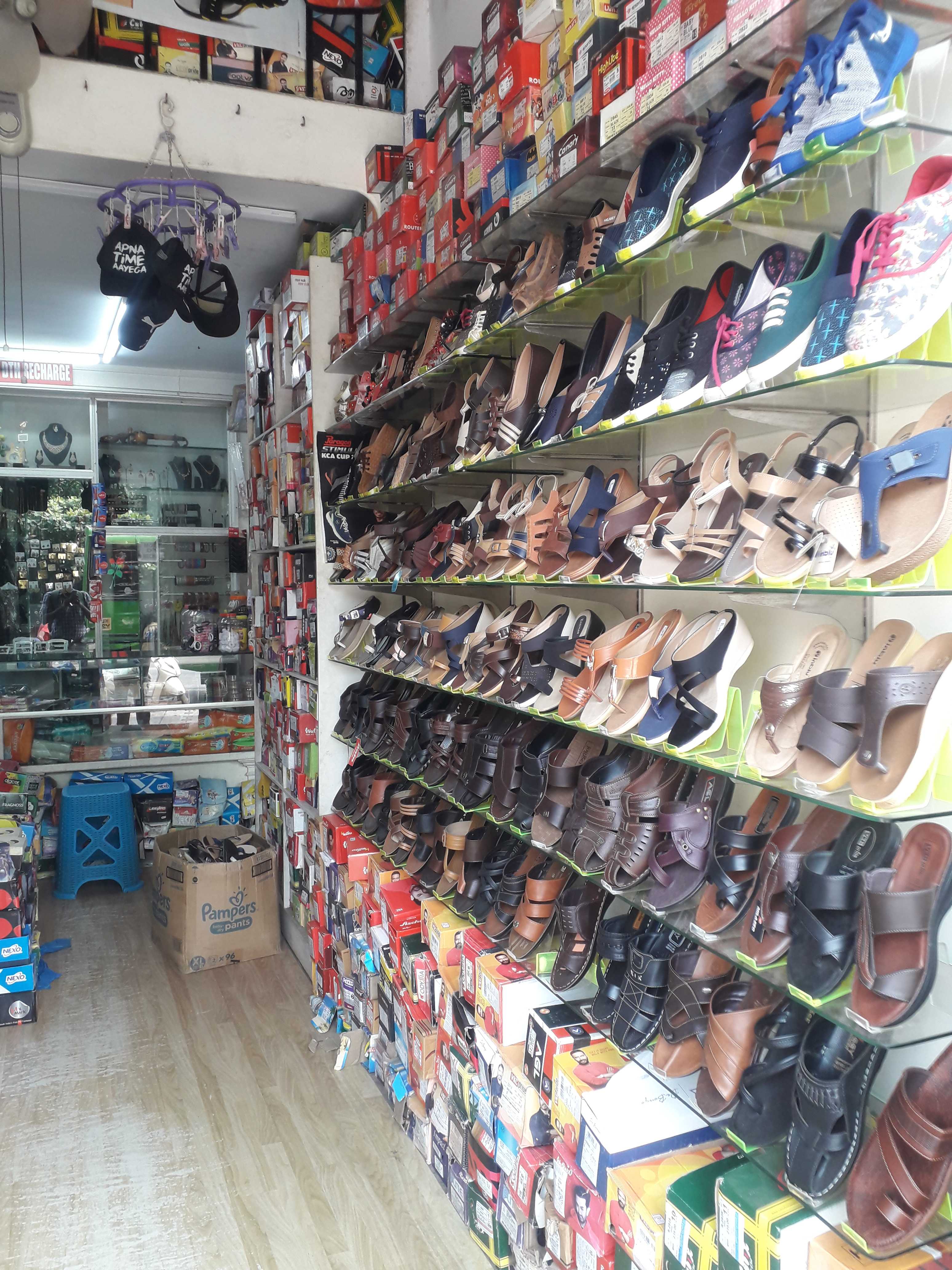 RIGHT CHOICE, FOOTWEAR SHOP,  service in Pavangad, Kozhikode